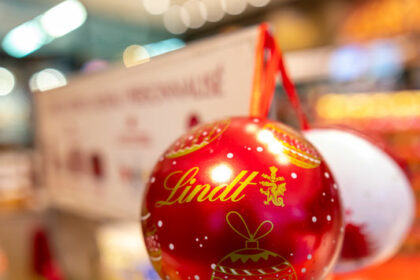 https://www.onenation.fr/wp-content/uploads/2020/12/Lindt-Noël-One-Nation-Paris-Outlet-2.jpg